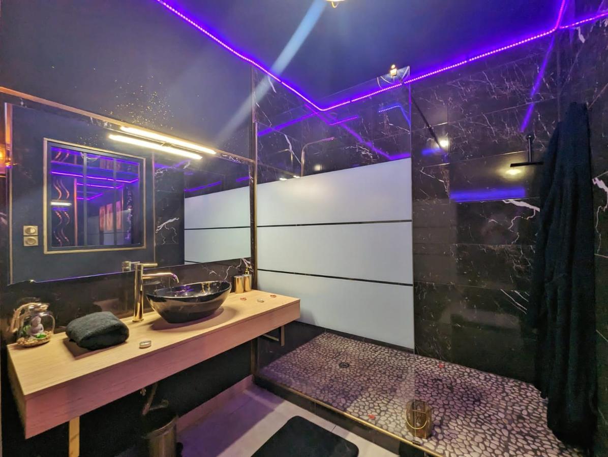 La Gold Jacuzzi & Sauna Prive Liebeshotel Perpignan