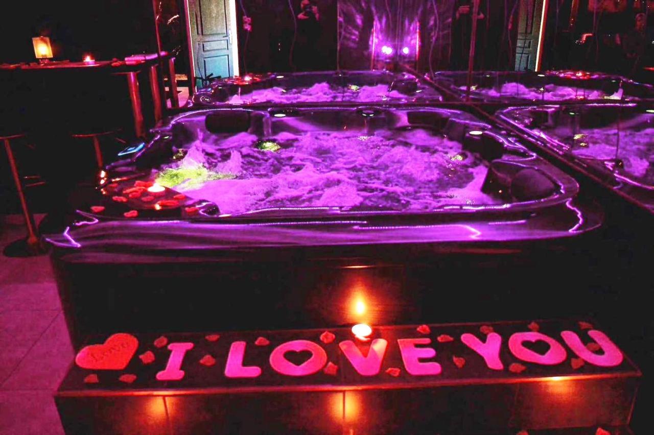 Liebeshotel La Gold Jacuzzi & Sauna Prive *