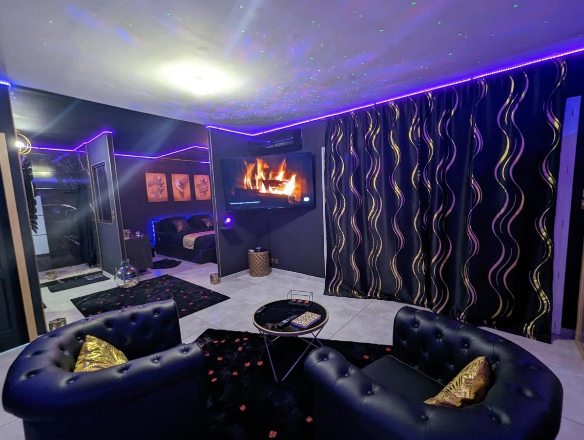 La Gold Jacuzzi & Sauna Prive Liebeshotel Perpignan
